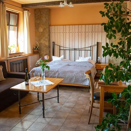 Hotel Konicek Uherské Hradiště Buitenkant foto