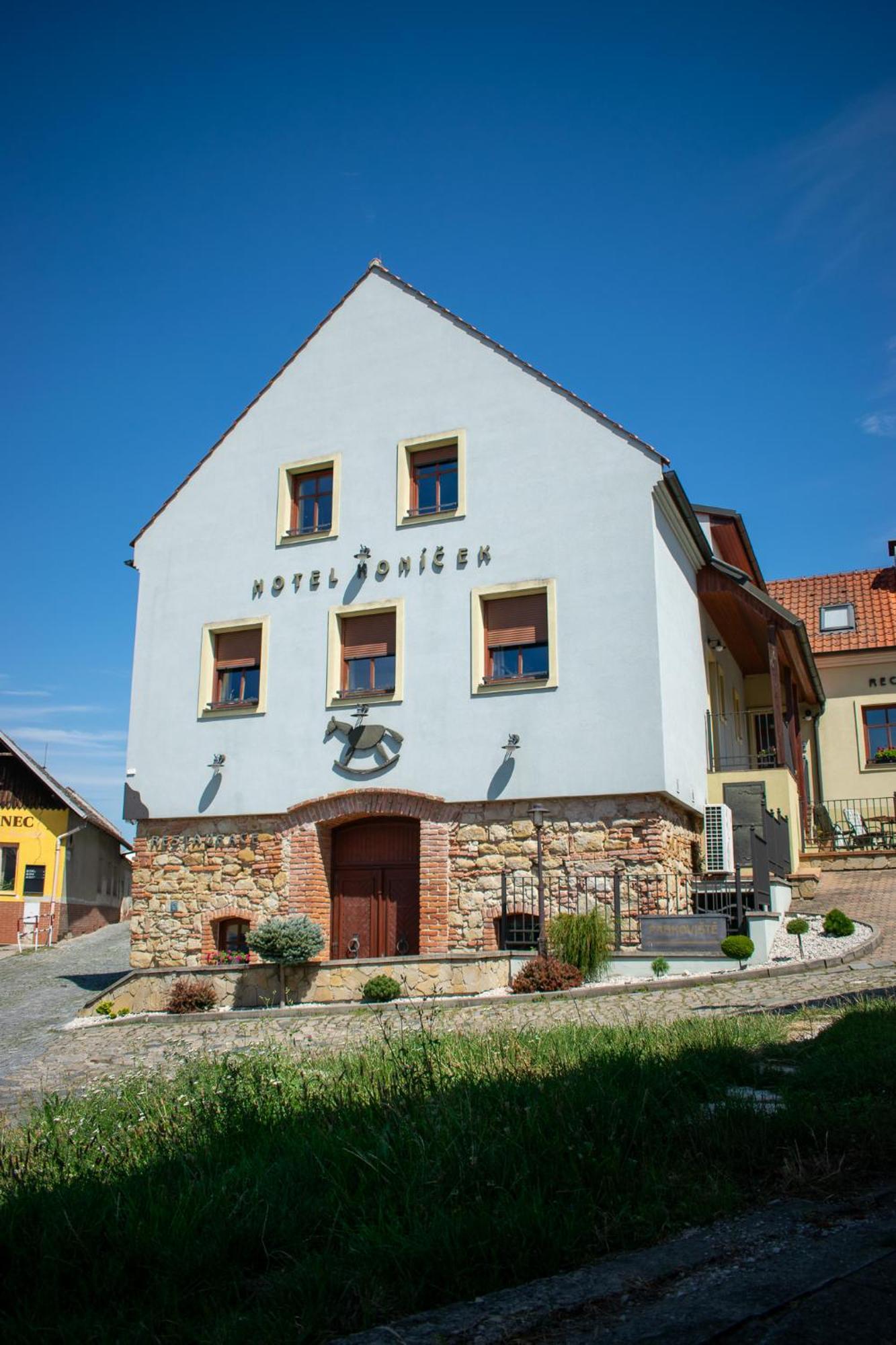 Hotel Konicek Uherské Hradiště Buitenkant foto