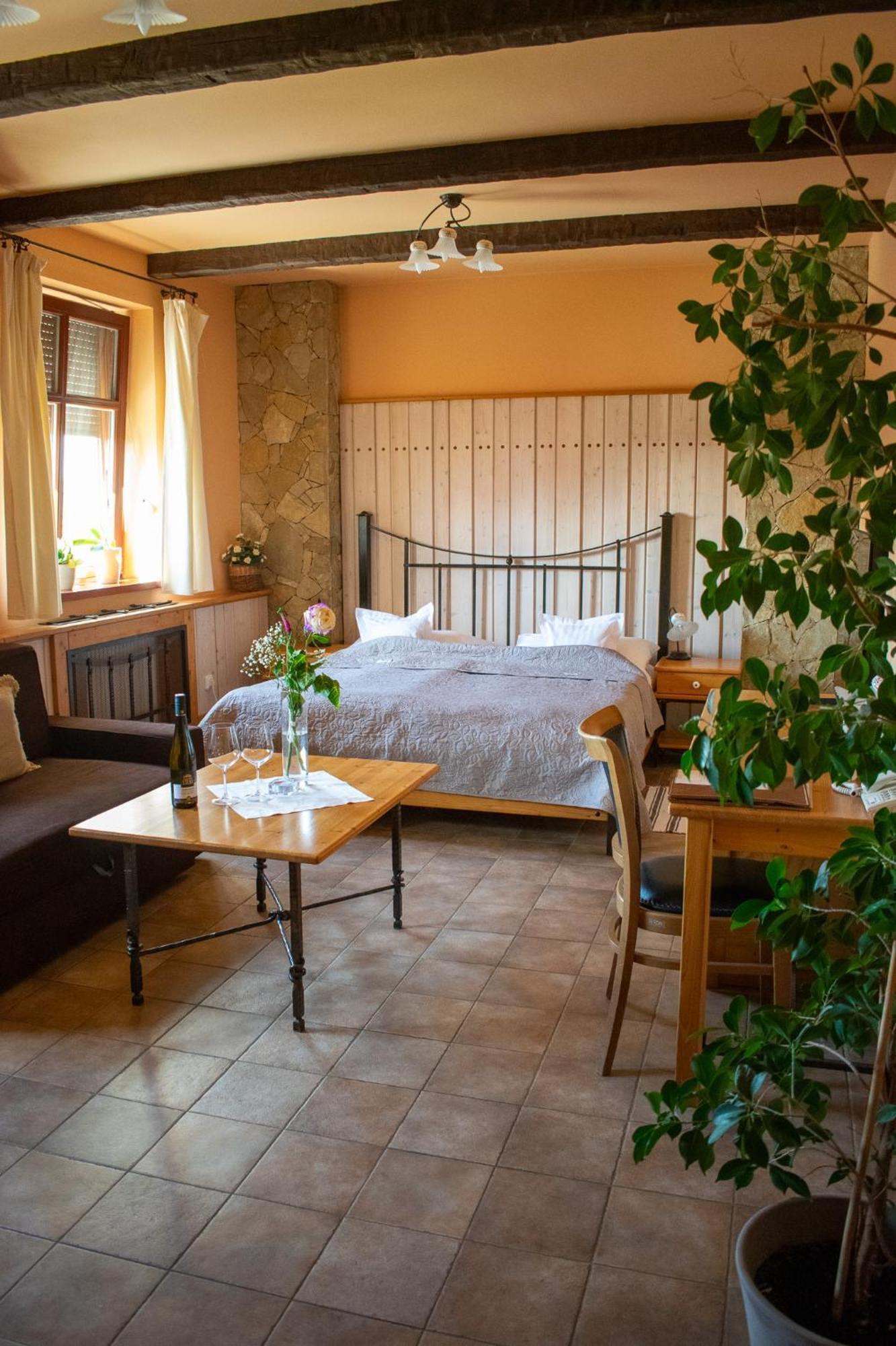 Hotel Konicek Uherské Hradiště Buitenkant foto