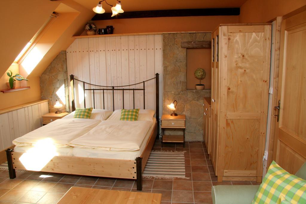 Hotel Konicek Uherské Hradiště Buitenkant foto