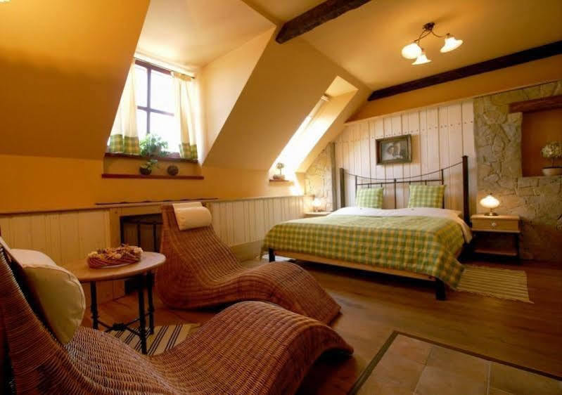 Hotel Konicek Uherské Hradiště Buitenkant foto